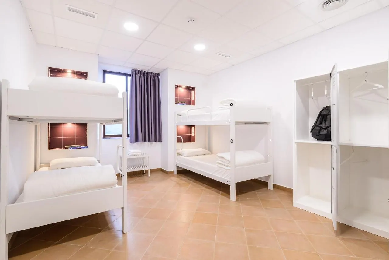 Benarraba Hostel